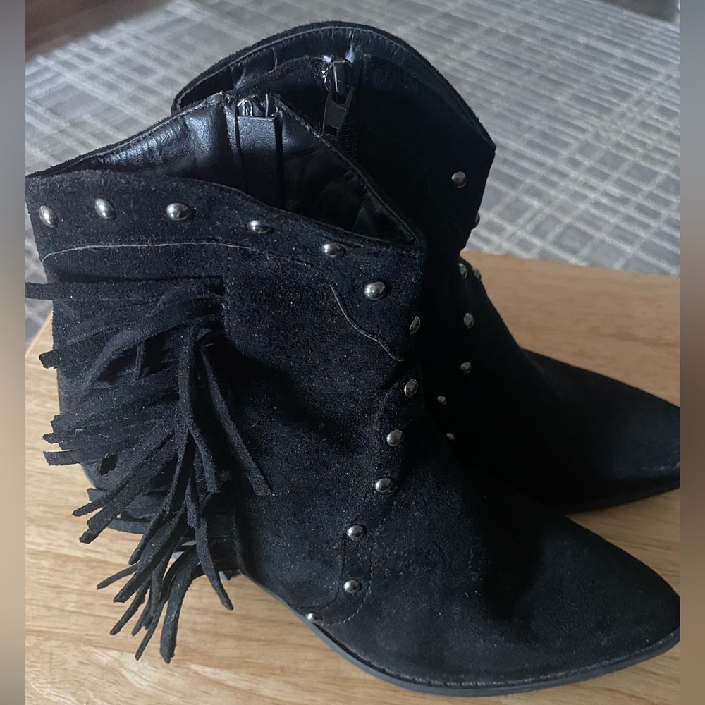 Black boots with fringe. Zip cu inside boot